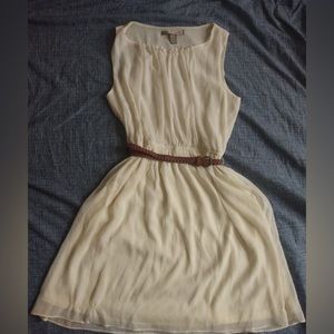 M white sheer dress does not come with belt